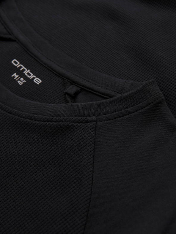 Ombre Clothing Čierna pánska základná košeľa s vreckom Ombre Clothing