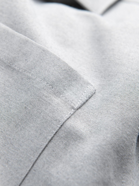 Ombre Clothing Svetlošedá pánska žíhaná košeľa Ombre Oblečenie