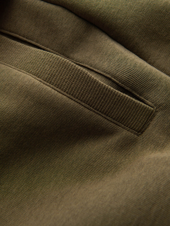 Ombre Clothing Zelené pánske základné teplákové šortky Ombre Clothing