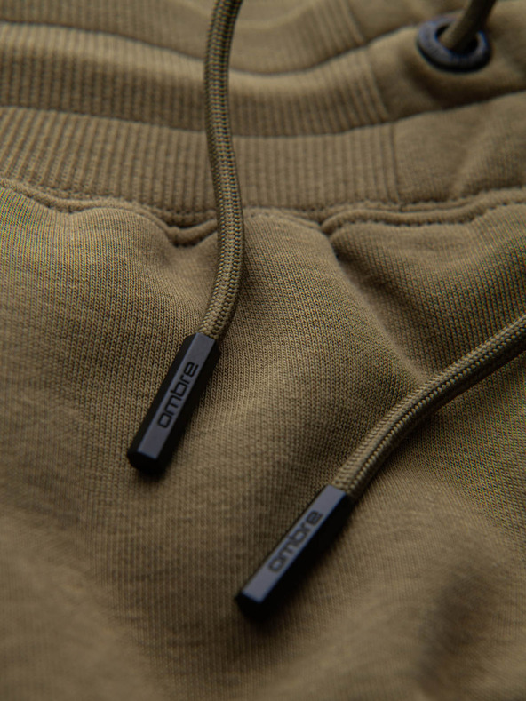 Ombre Clothing Zelené pánske základné teplákové šortky Ombre Clothing