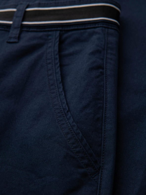 Ombre Clothing Tmavomodré pánske chino nohavice s ozdobným opaskom Ombre Clothing