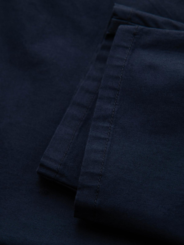 Ombre Clothing Tmavomodré pánske chino nohavice s ozdobným opaskom Ombre Clothing