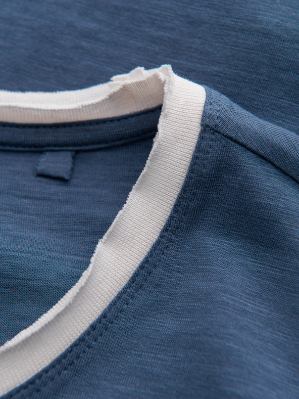 Ombre Clothing Tmavomodré pánske tričko Ombre Clothing