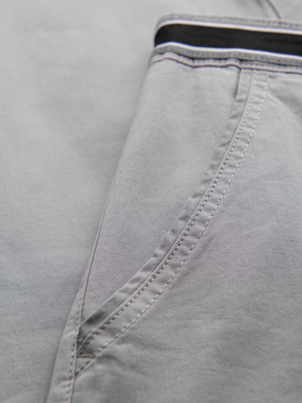 Ombre Clothing Svetlošedé pánske chino nohavice s ozdobným opaskom Ombre Clothing