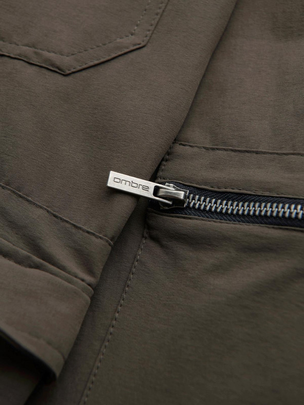 Ombre Clothing Pánske bežecké nohavice s vreckami a potlačou tmavo olivovo zelená Oblečenie Ombre