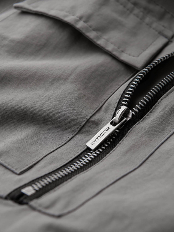 Ombre Clothing Pánske jogger nohavice s vreckami a potlačou sivá Ombre Oblečenie