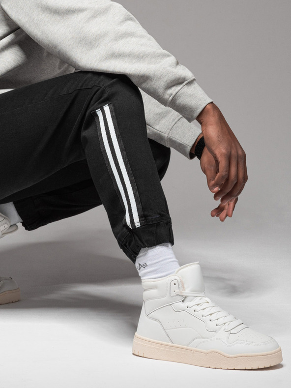 Ombre Clothing Pánske džínsové tepláky s lemovaním - čierne V2 OM-PADJ-0156 Ombre Clothing