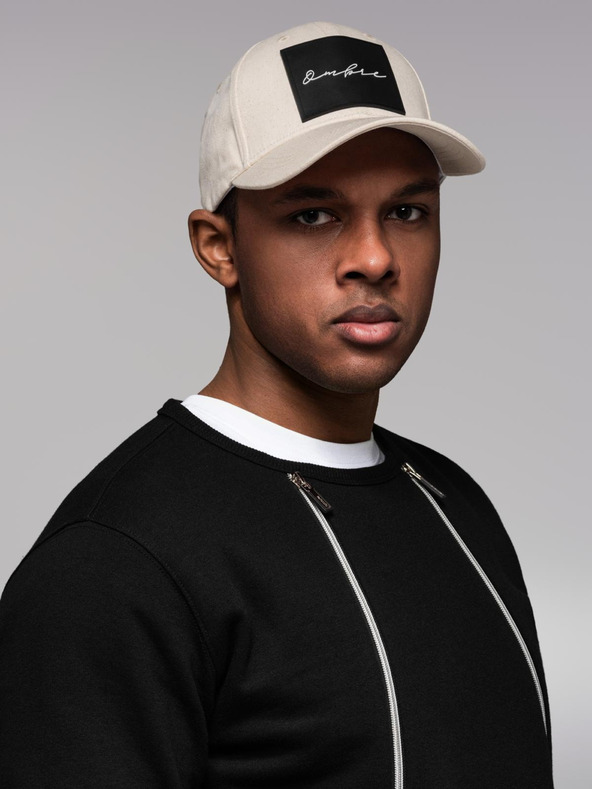 Ombre Clothing Pánska bejzbalová čiapka s veľkou nášivkou krémová Ombre Clothing