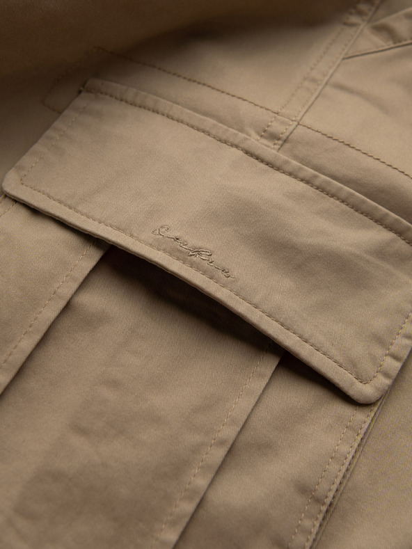 Ombre Clothing Pánske jednofarebné krátke nohavice s cargo vreckami - pieskové V1 OM-SRCG-0133 Oblečenie Ombre