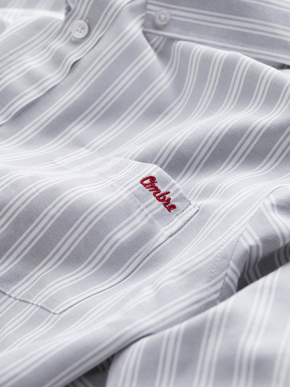 Ombre Clothing Pánska biela pruhovaná košeľa REGULAR FIT s vreckom Ombre Clothing