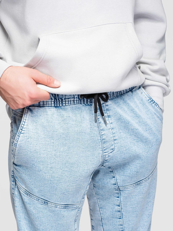 Ombre Clothing Pánske krátke džínsové šortky s ozdobným prešívaním - svetlomodré