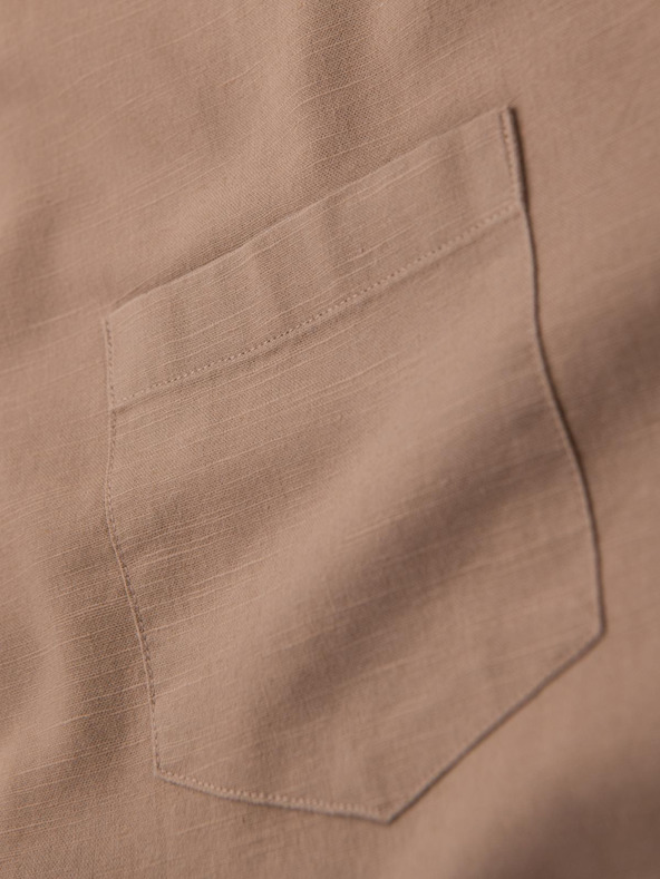 Ombre Clothing Pánska plátená košeľa so stojačikom a vreckom REGULAR FIT - svetlo hnedá