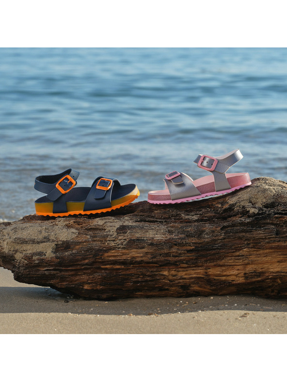 Geox Strieborné dievčenské sandále Geox Adriel Girl