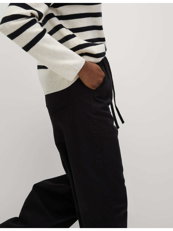 Marks & Spencer Džínsové nohavice so širokými nohavicami, v páse sťahovateľné na šnúrku Marks & Spencer čierna