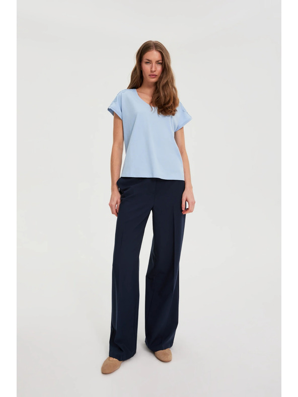 Moodo Halenka s čipkou na rukávoch svetlo modrá Moodo