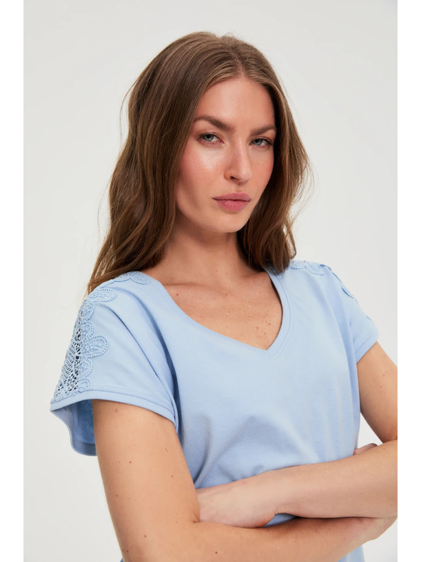 Moodo Halenka s čipkou na rukávoch svetlo modrá Moodo