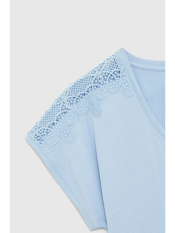 Moodo Halenka s čipkou na rukávoch svetlo modrá Moodo