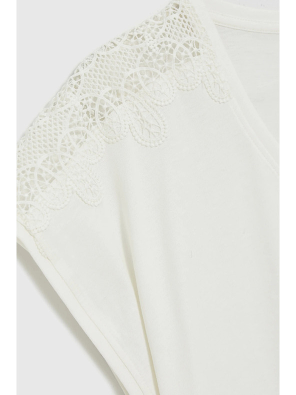 Moodo Halenka s čipkou na rukávoch biela Moodo