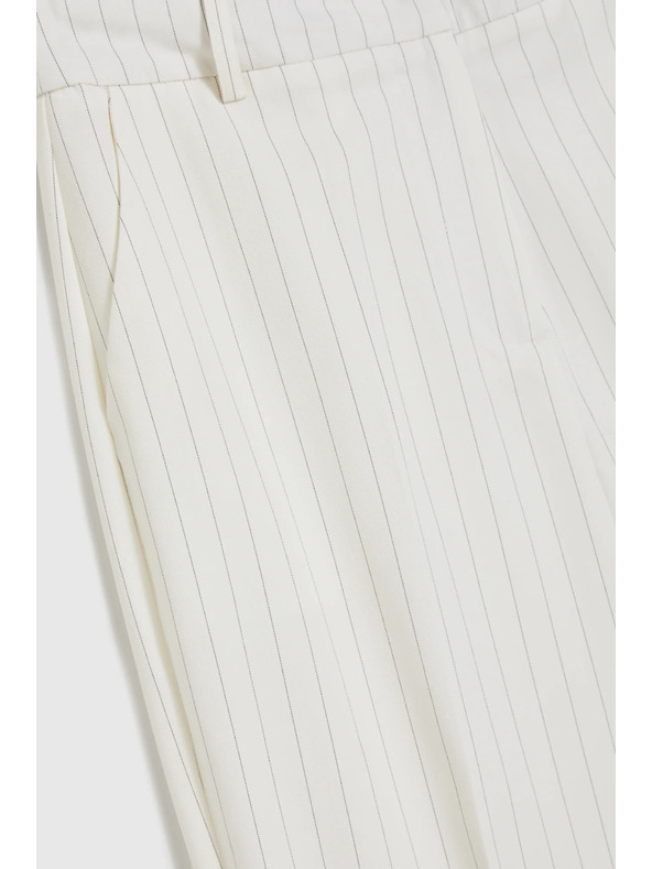 Moodo Oblek nohavice s pruhmi biele Moodo