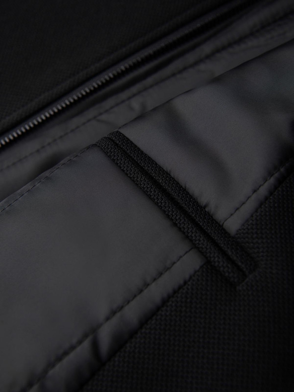 Ombre Clothing Pánsky vypasovaný štruktúrovaný kabát s vysokým golierom - čierny V1 OM-COWC-0136 Ombre Clothing