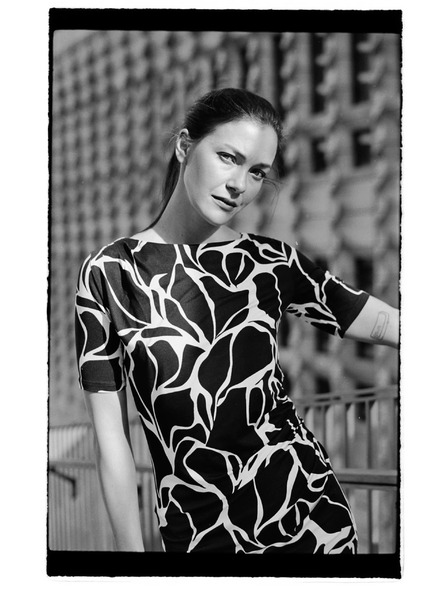 Moodo Vzorované midi šaty béžové Moodo