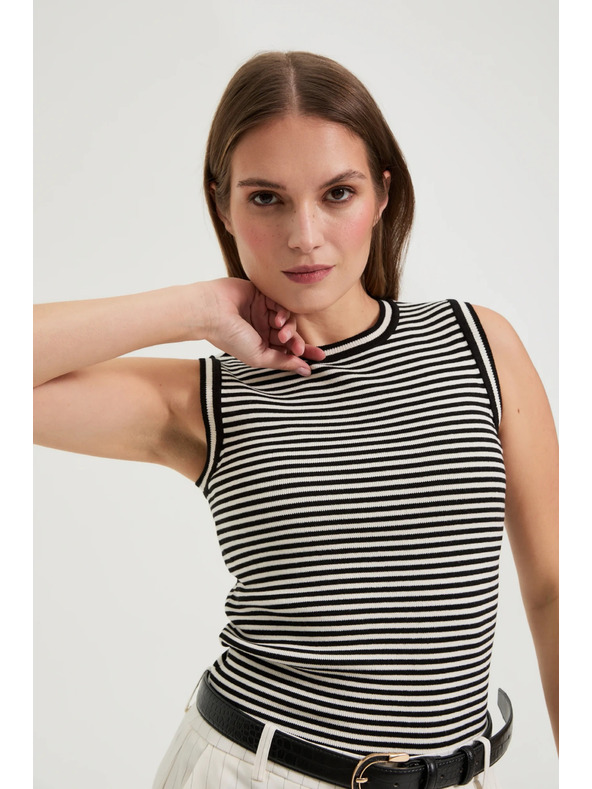 Moodo Top v pruhoch bielo-čierny Moodo