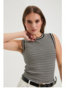 Moodo Top v pruhoch bielo-čierny Moodo
