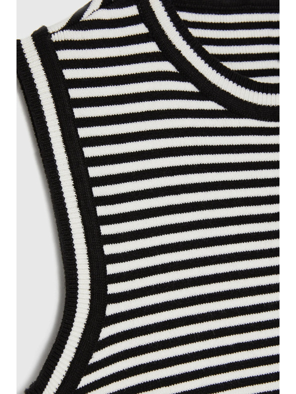 Moodo Top v pruhoch bielo-čierny Moodo