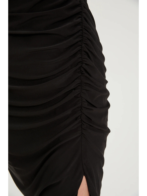 Moodo Priľahlé šaty so skladmi čierne Moodo