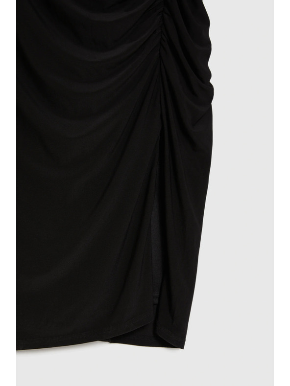 Moodo Priľahlé šaty so skladmi čierne Moodo