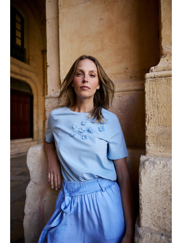 Moodo Bavlnená blúzka s aplikáciou svetlo modrá Moodo