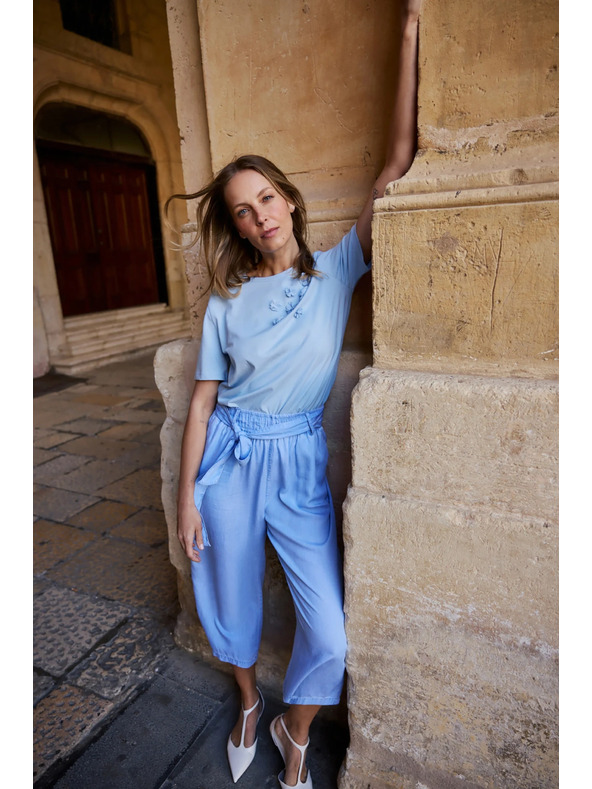 Moodo Bavlnená blúzka s aplikáciou svetlo modrá Moodo