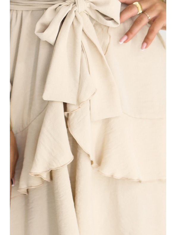 numoco Zmyselné mini šaty s prekríženým výstrihom - béžové