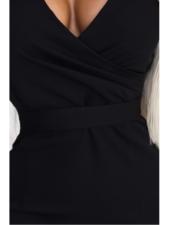 numoco Elegantné šaty s listovým výstrihom - čierne Numoco NINA