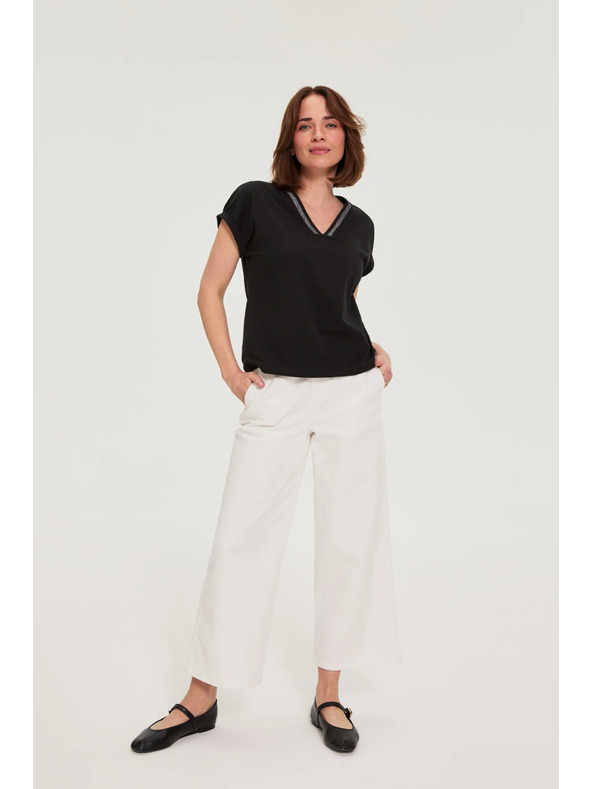 Moodo Bavlnené tričko s V-výstrihom čierne Moodo