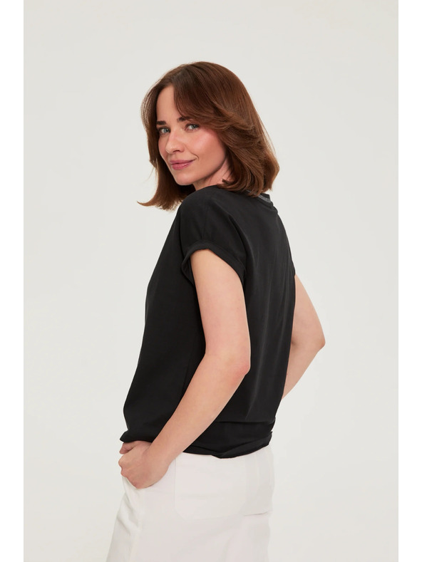 Moodo Bavlnené tričko s V-výstrihom čierne Moodo