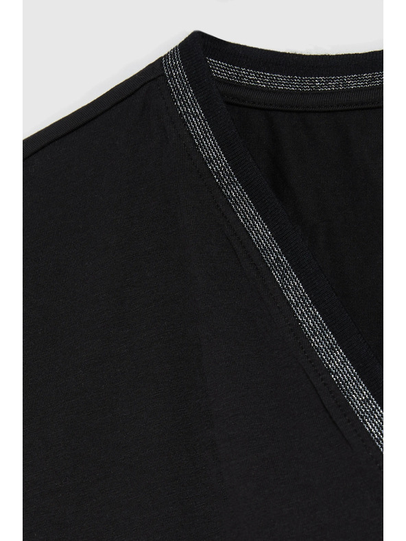 Moodo Bavlnené tričko s V-výstrihom čierne Moodo