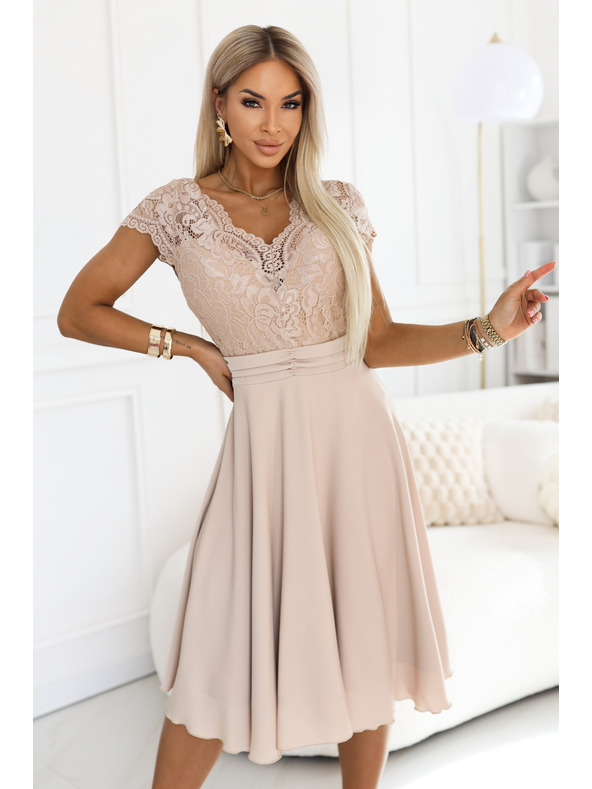 numoco LINDA Šifónové vzdušné šaty s čipkovaným výstrihom - béžové