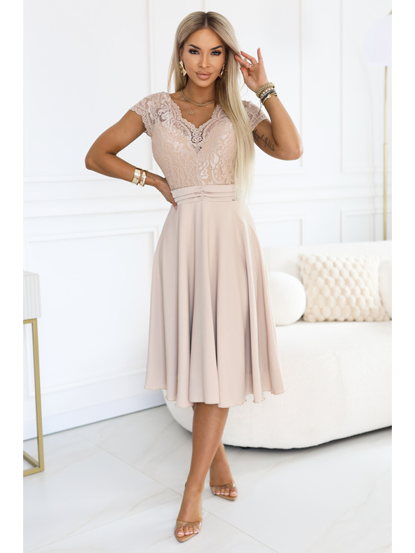 numoco LINDA Šifónové vzdušné šaty s čipkovaným výstrihom - béžové