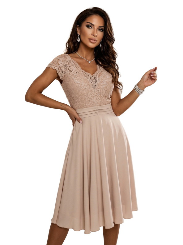 numoco LINDA Šifónové vzdušné šaty s čipkovaným výstrihom - béžové