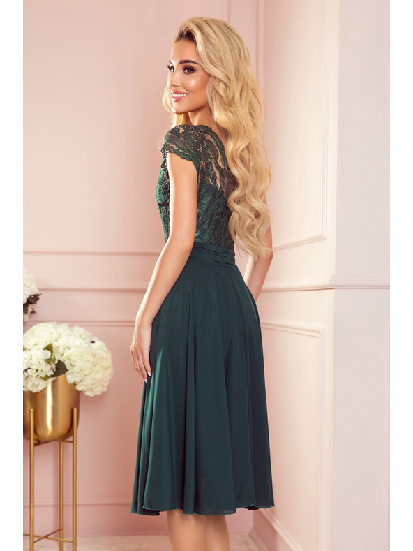 numoco Šifónové šaty s čipkovým výstrihom - zelené Numoco LINDA