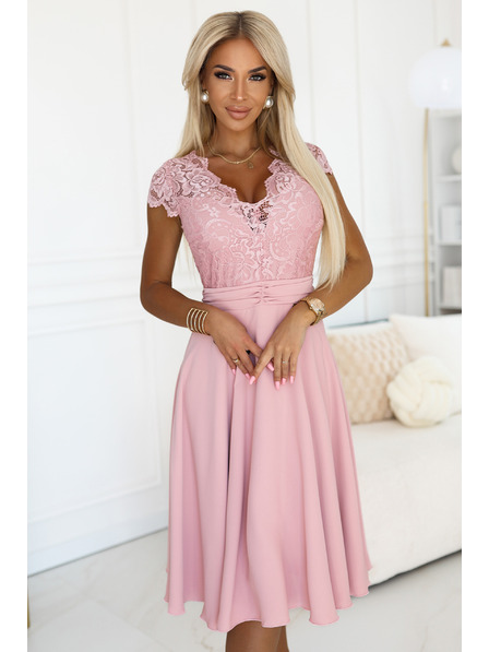 numoco Svetlo ružové šifónové šaty s čipkovaným výstrihom