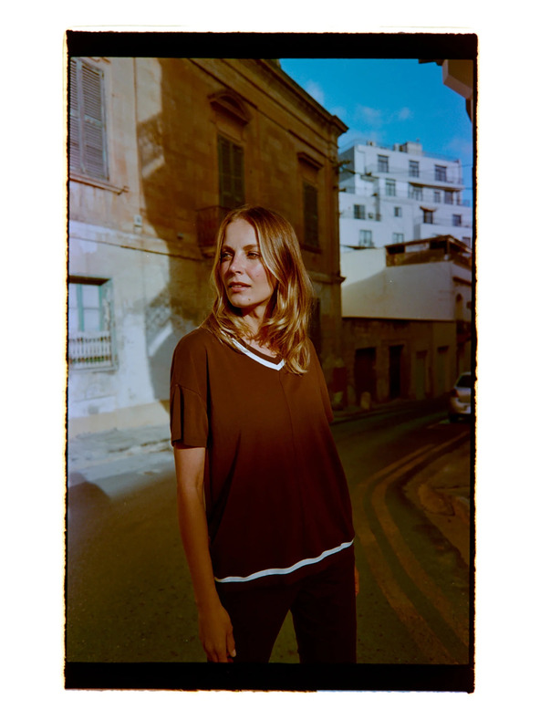 Moodo Košeľa s výstrihom hnedá Moodo