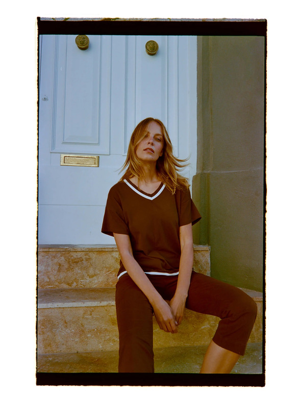 Moodo Košeľa s výstrihom hnedá Moodo