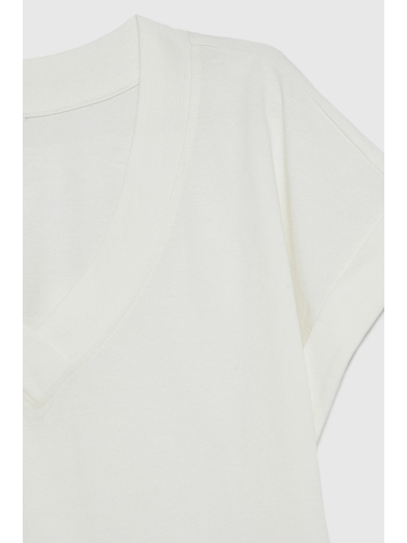 Moodo Bavlnená košeľa s V výstrihom biela Moodo