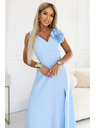 numoco Maxi šaty na svadbu s kvetinou na ramene a rozparkom - svetlo modré