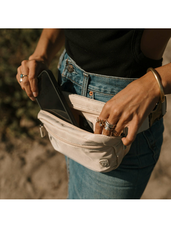 Heys Čierna taška Heys Basic Belt Bag