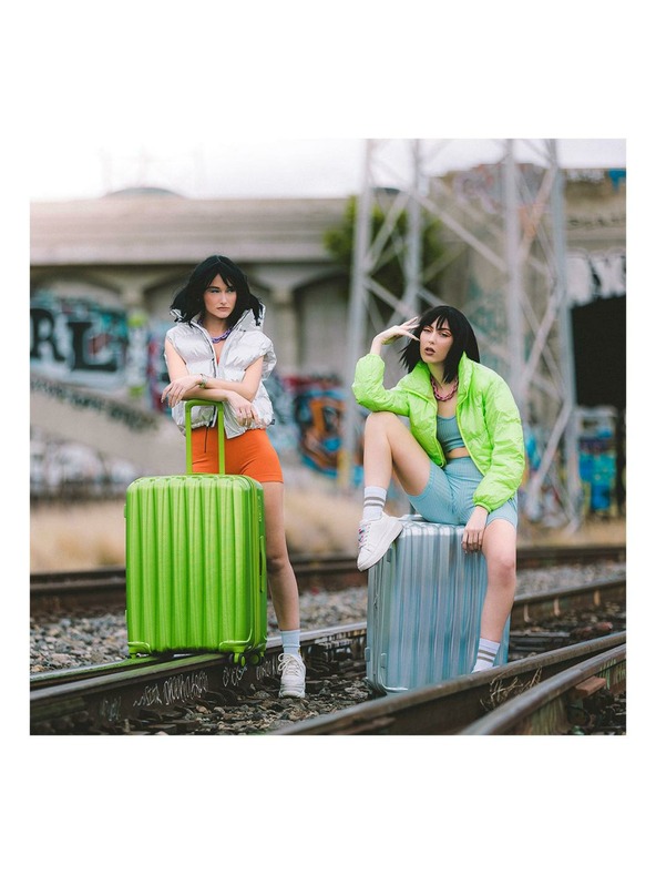 Heys Tmavo šedý kufor Heys Astro M