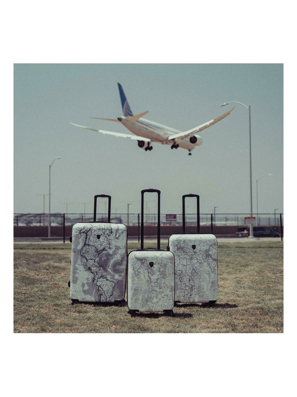 Heys Čiernobiely vzorovaný cestovný kufor Heys Journey 3G M Čiernobiela mapa