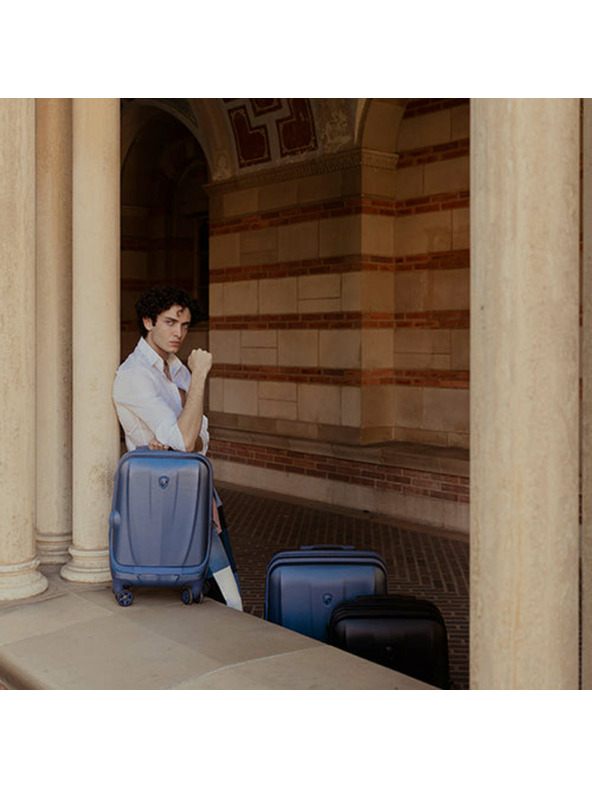 Heys Čierny cestovný kufor Heys Vantage Smart Luggage S